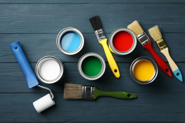 different types and color of paint depicting choosing the right paint for propane tank